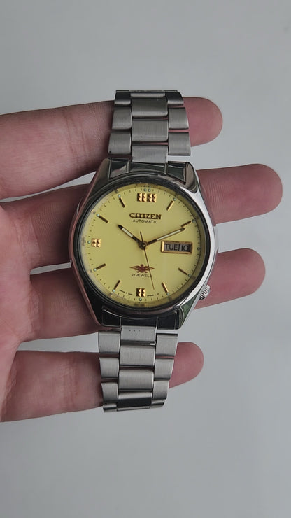 Vintage Original Citizen Automatic 8200 Parrot Green Face 21 Jewels With Exhibition Back Day-Date Japanese Men's Wrist Watch IN41