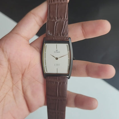 Original TITAN EDGE 1044YCE31 Barrel White Face 29MM Case Men's Watch J66
