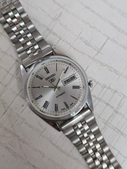 Vintage MOD Seiko 5 Silver Face Automatic Cal. 7009 Day-Date Men’s Wrist Watch D021